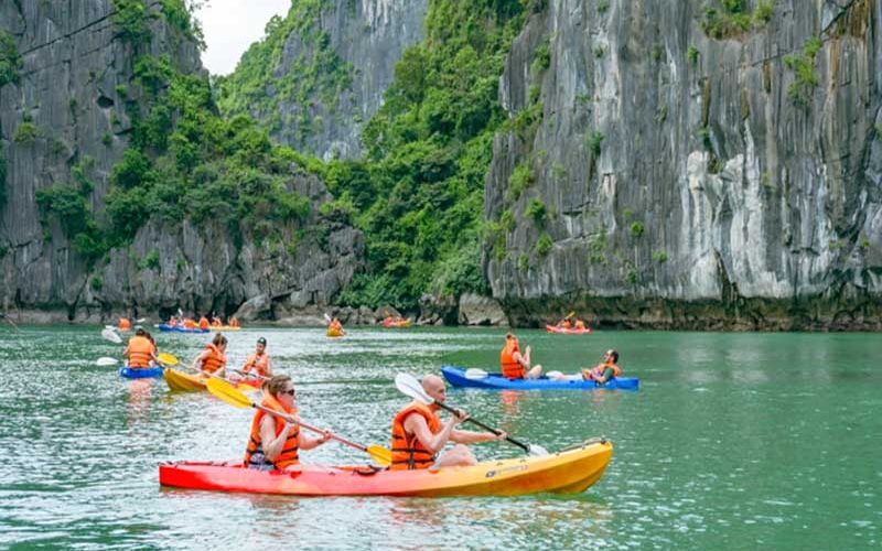kayaking in Ha Long Bay