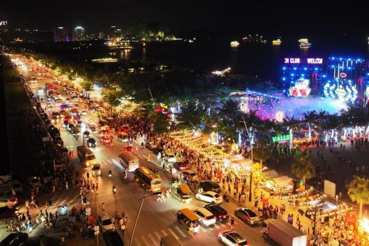 Ha Long Night Market 