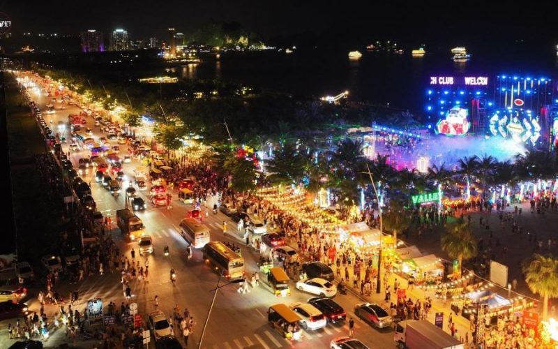 Ha Long Night Market 