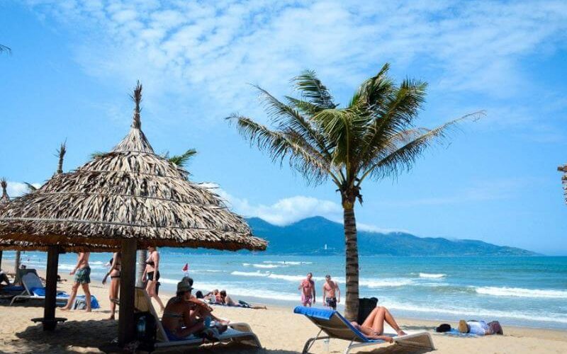 Bai Chay Beach 